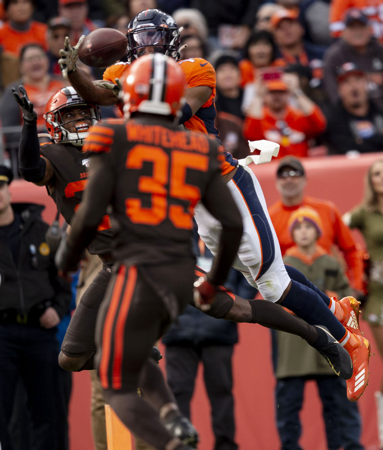 110419-s-broncosvs.browns 08.jpg